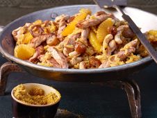 Curry-Reispfanne mit Schweinsgeschnetzeltem und Datteln